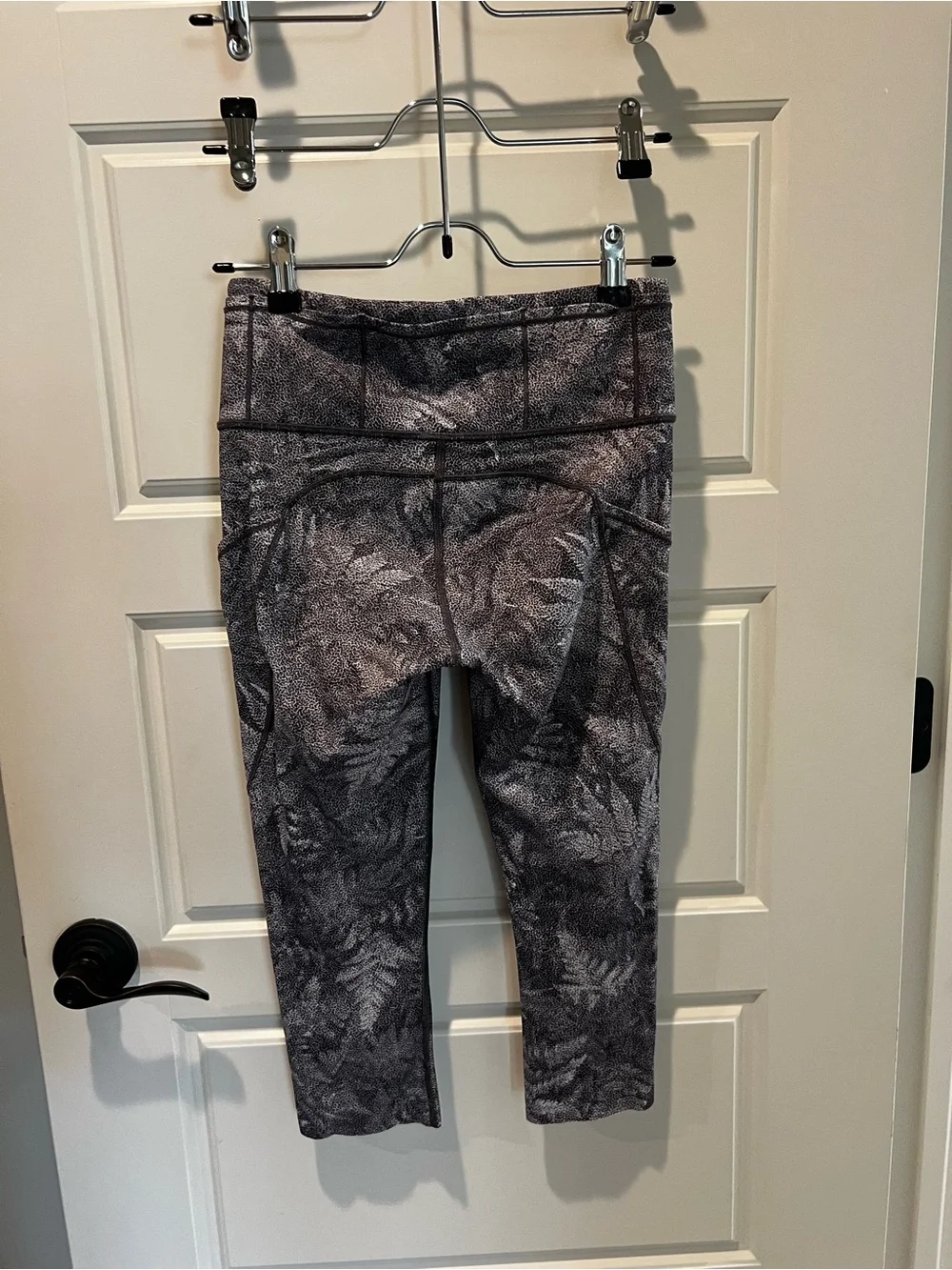 lululemon athletica Gray Printed cropped Leggings with Side Pockets
